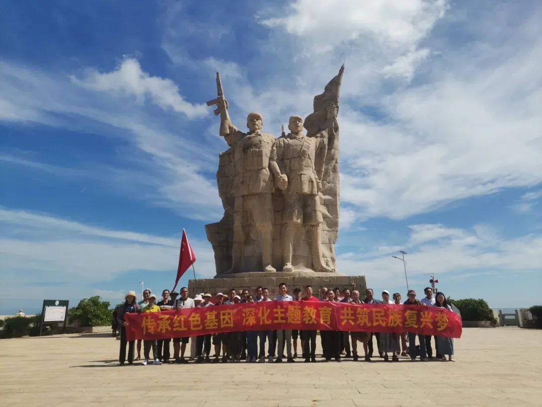 興詩村黨員村民代表參觀石碌鐵礦