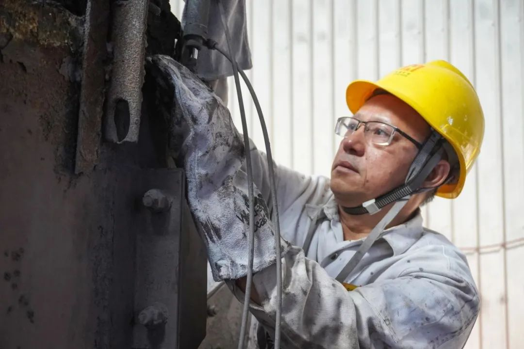 喜報(bào) | 海南礦業(yè)員工陳用利被授予“海南省勞動(dòng)模范稱(chēng)號(hào)”