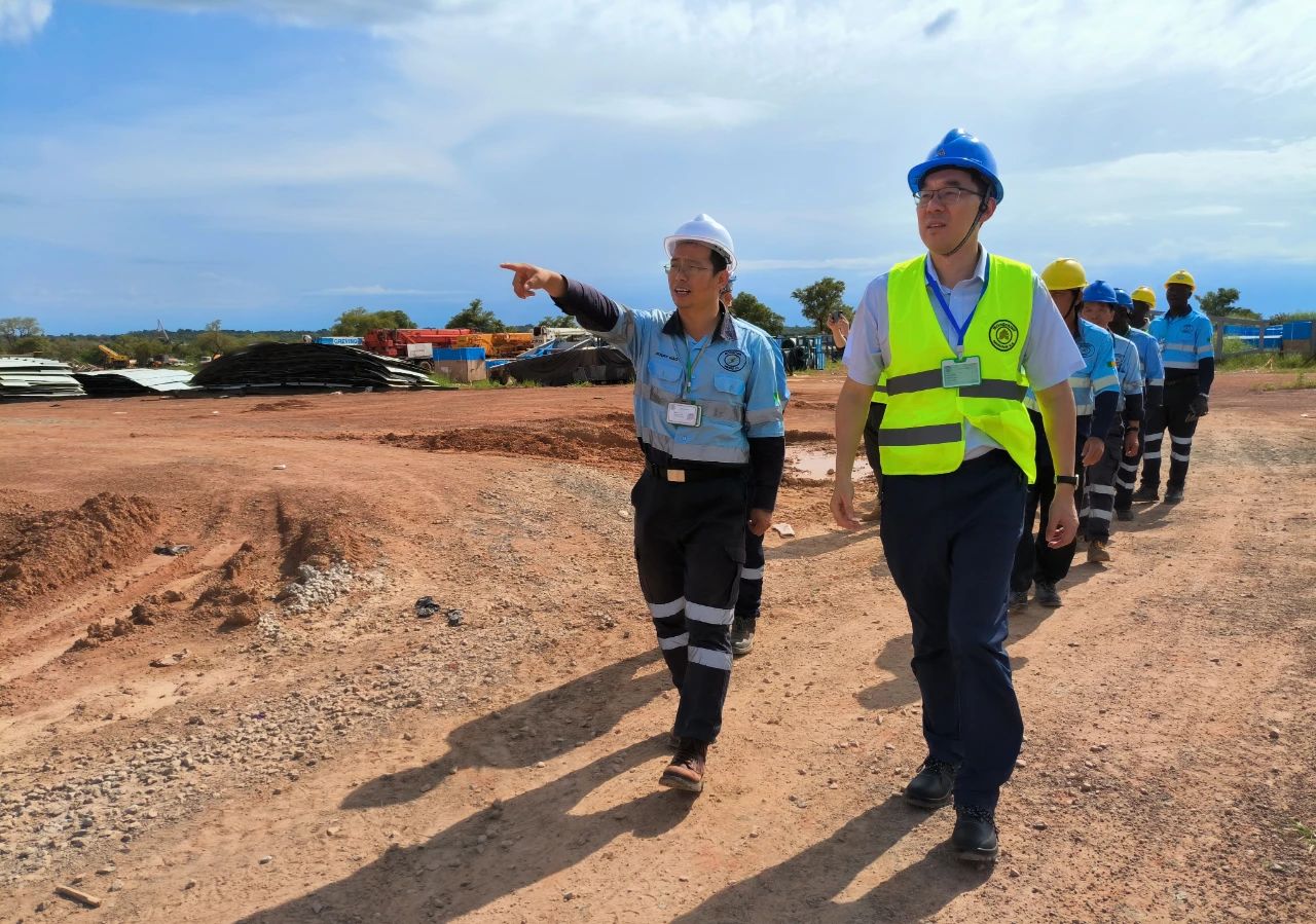 每日經(jīng)濟(jì)新聞：國投證券給予海南礦業(yè)增持評級，油氣鐵礦基本盤穩(wěn)健，鋰資源端投產(chǎn)在即