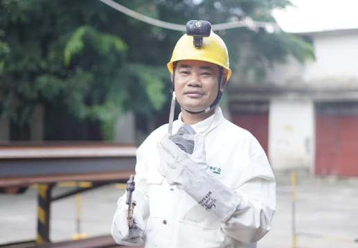 海南礦業(yè)員工李勇:全國表彰！海南礦業(yè)員工李勇榮膺全國勞動模范