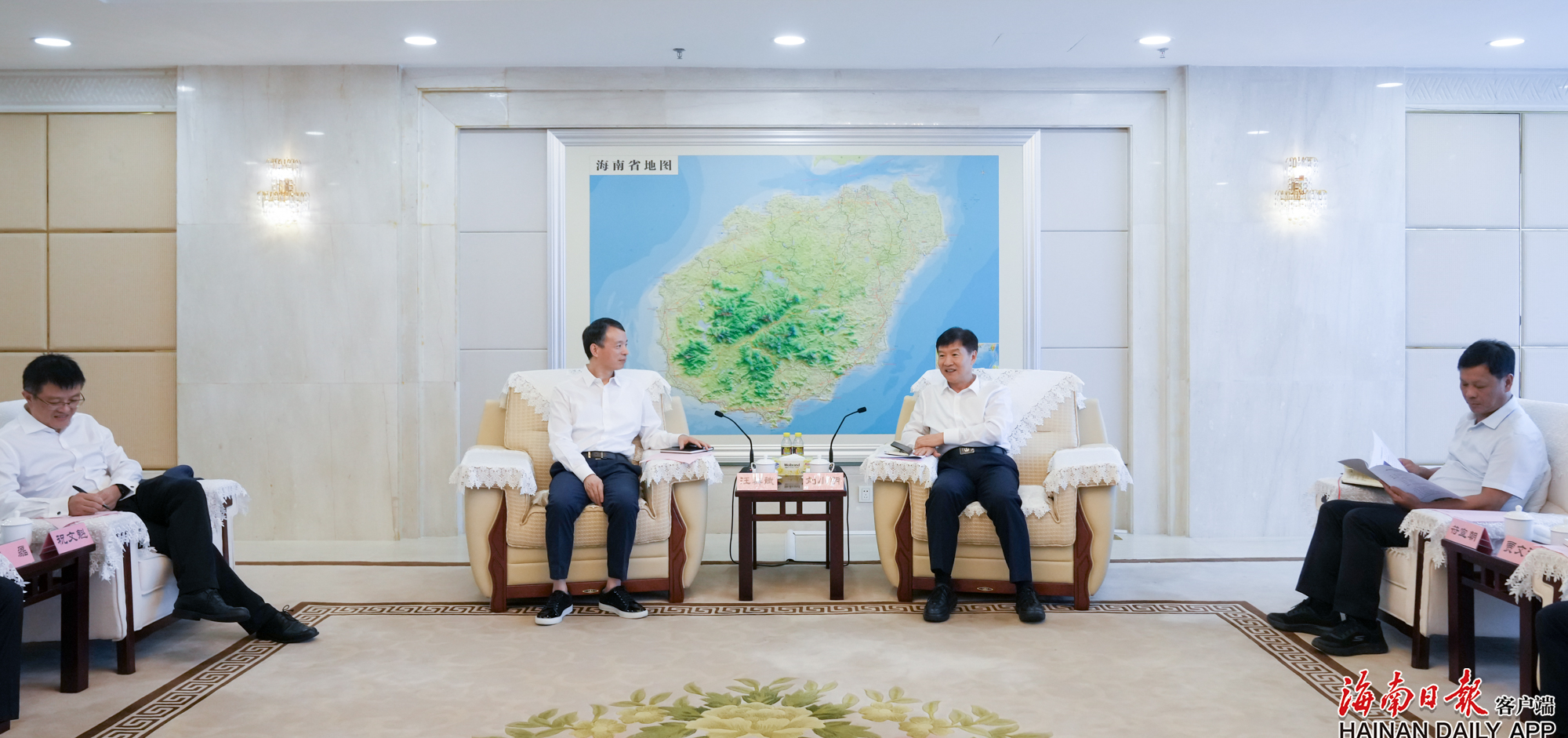 海南省省長(zhǎng)劉小明會(huì)見(jiàn)復(fù)星國(guó)際聯(lián)席董事長(zhǎng)汪群斌一行